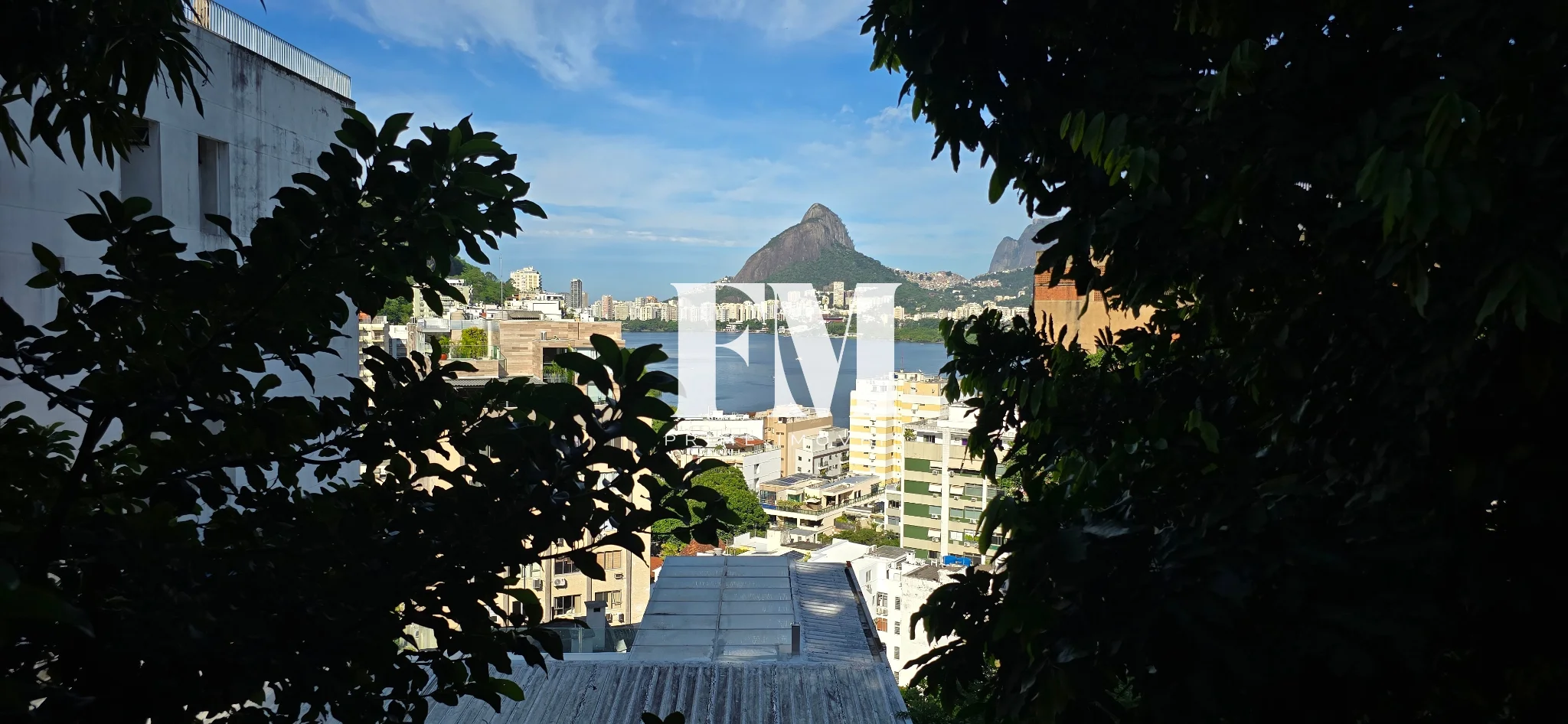 Casa Espetacular a venda na Lagoa | Rua Sacopã | Original 4 Quartos (3 Suítes) | com Piscina e Vista Panorâmica.              e Piscina - foto 31