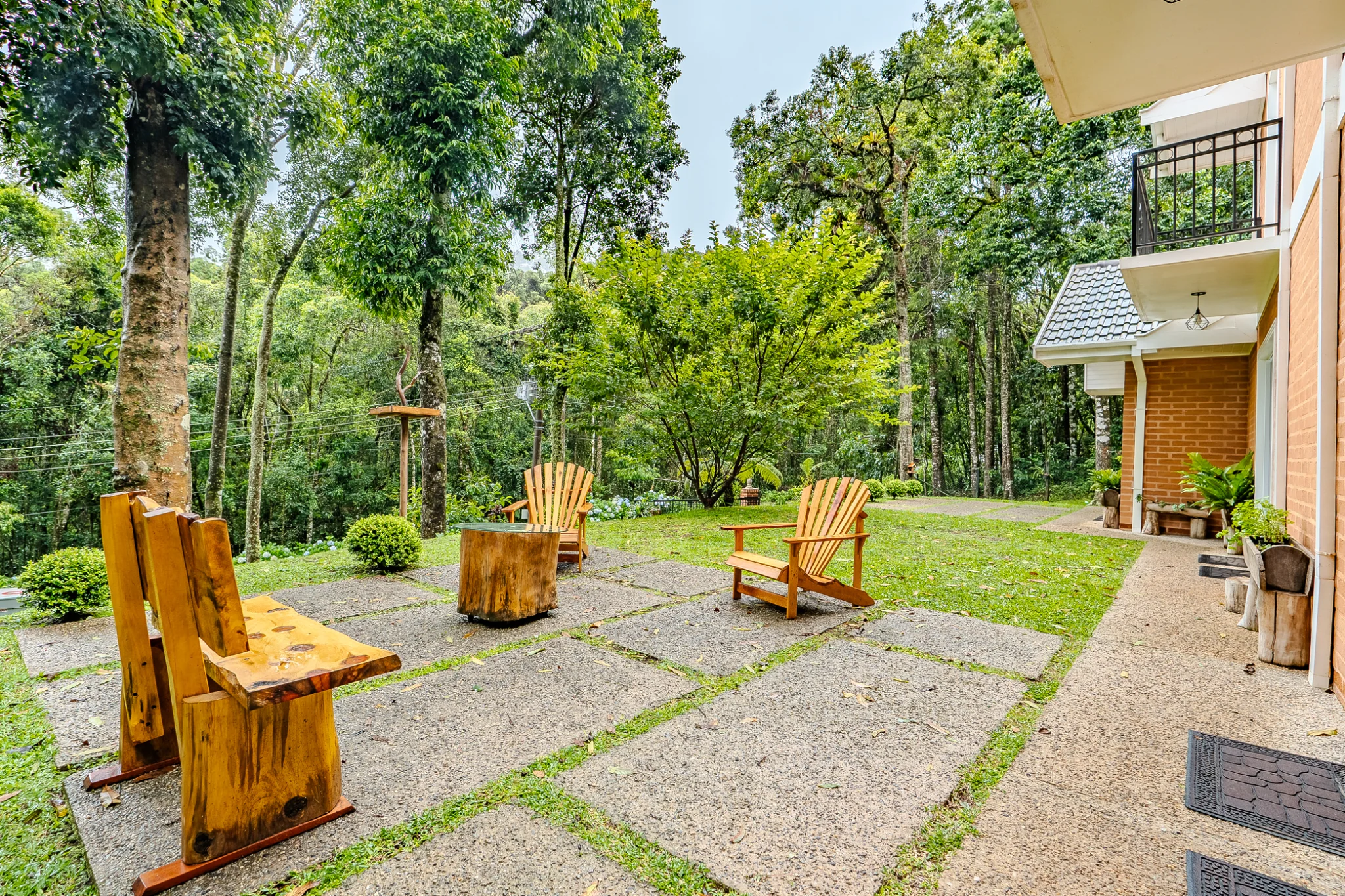 Casa à venda com 4 suítes no Parque Pedra do Baú em Campos do Jordão/SP. 