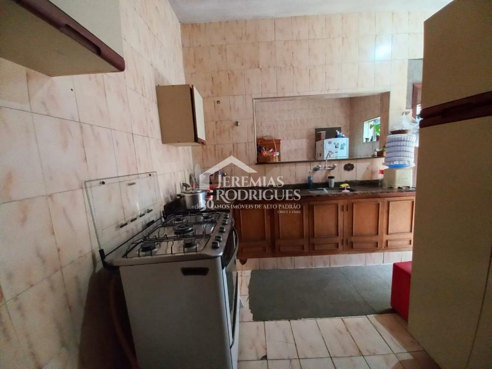 Espetacular casa térrea com piscina, quintal amplo e ótima localização - Pindamonhangaba/SP
