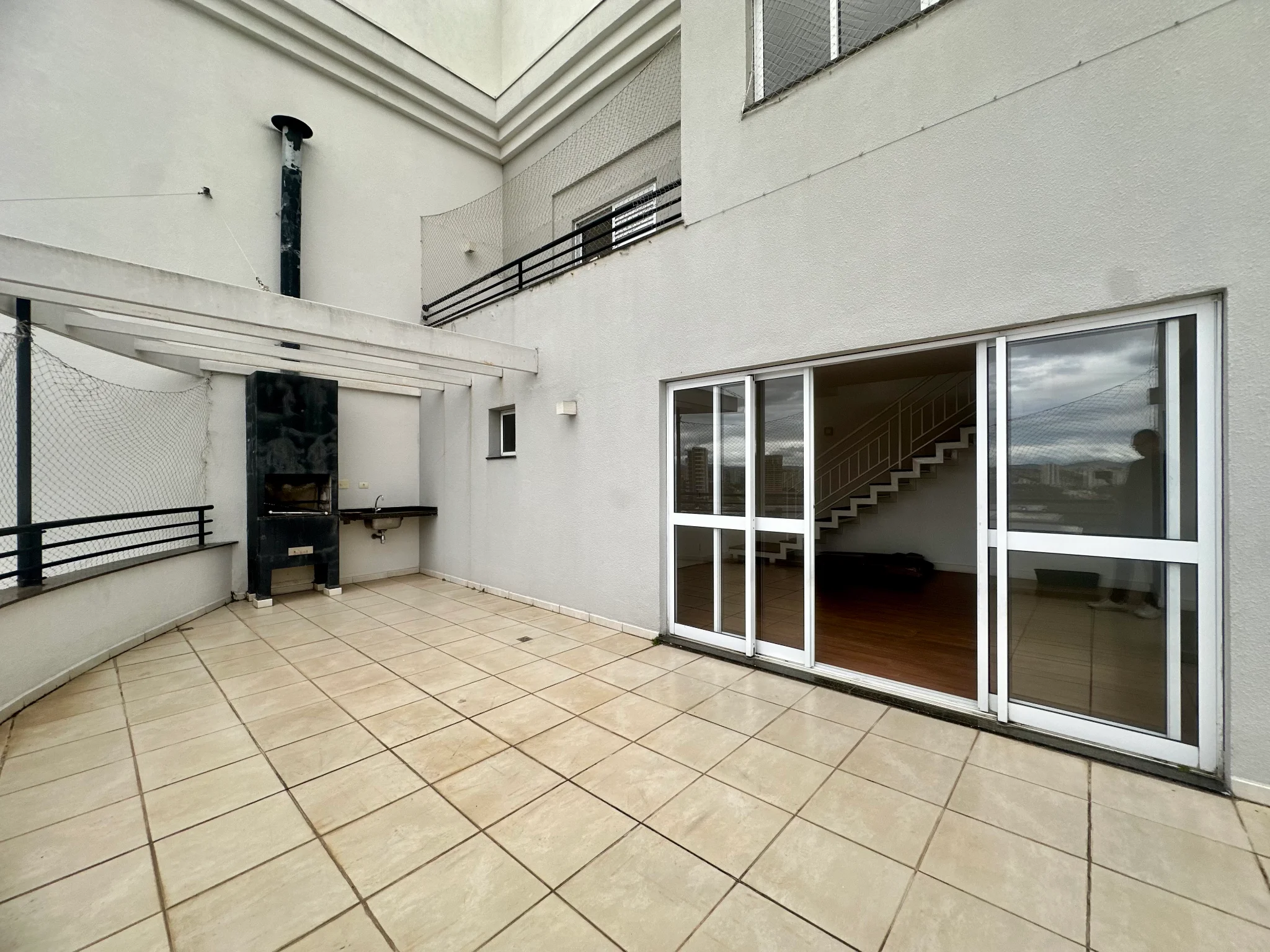 Cobertura duplex para locação no Edifício Placere em Taubaté/SP.