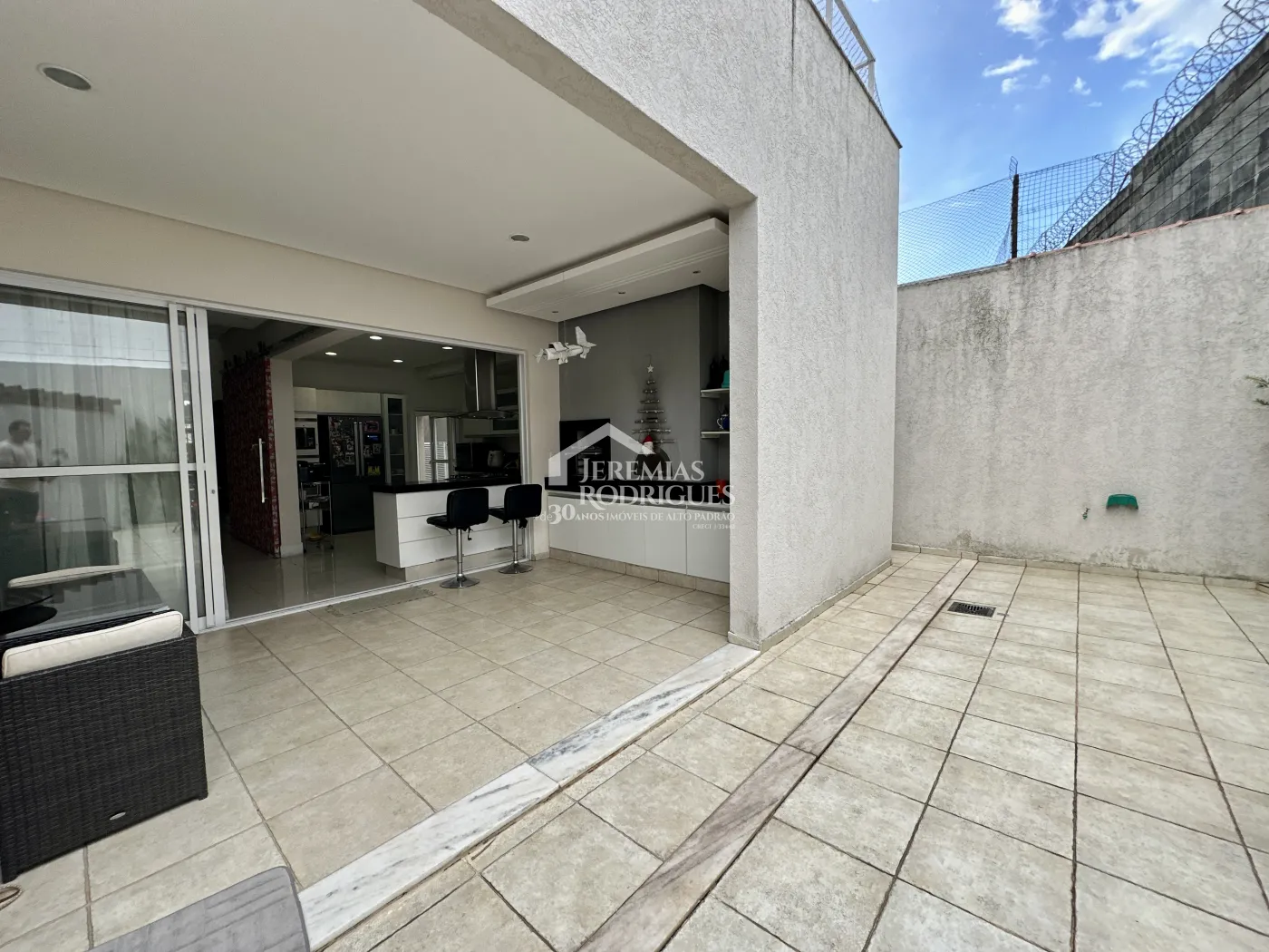 Casa à venda com 3 dormitórios no Condomínio Campos do Conde I em Tremembé/SP