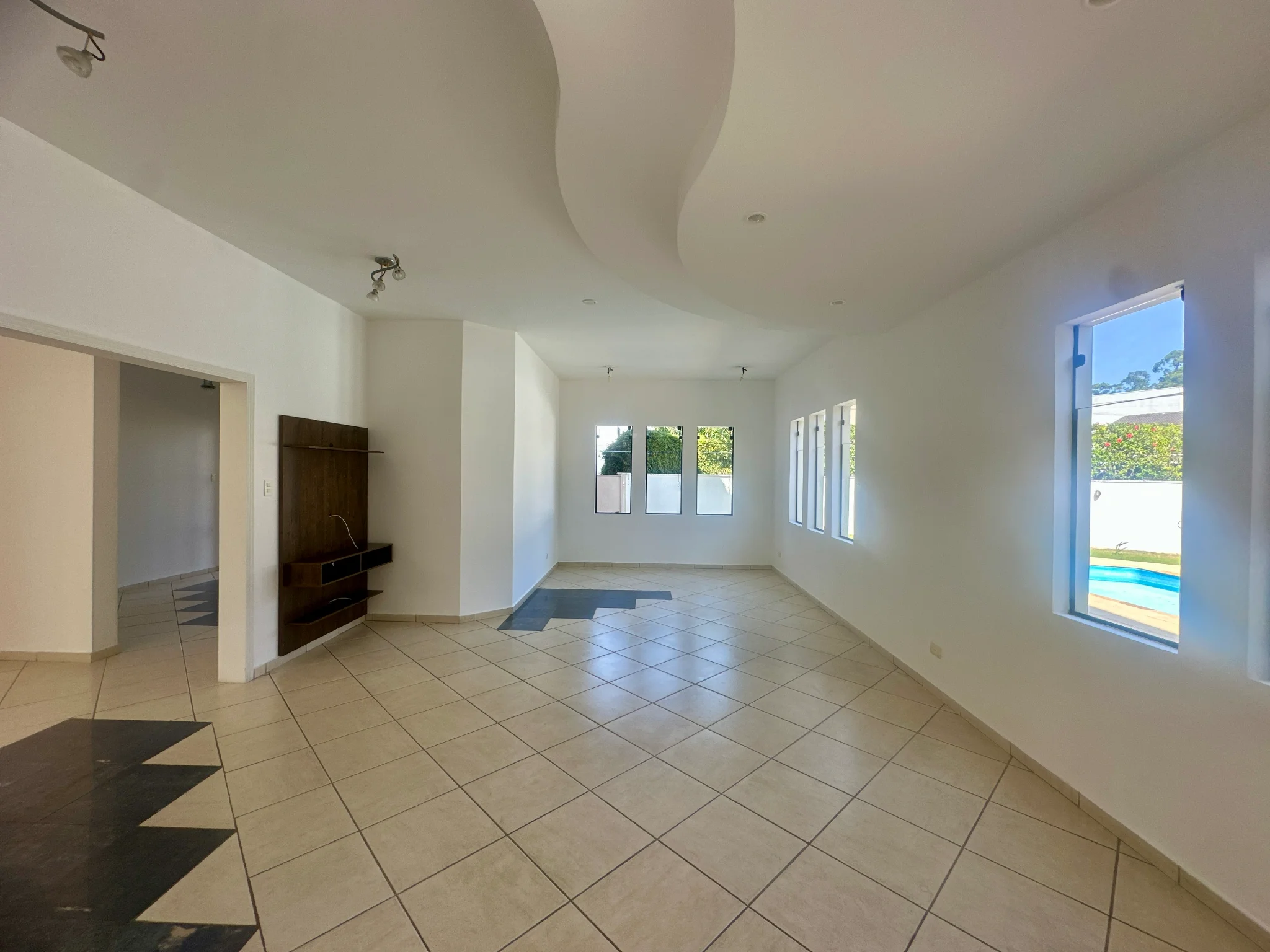 Casa para venda e locação no Condomínio Taubaté Village em Taubaté/SP.