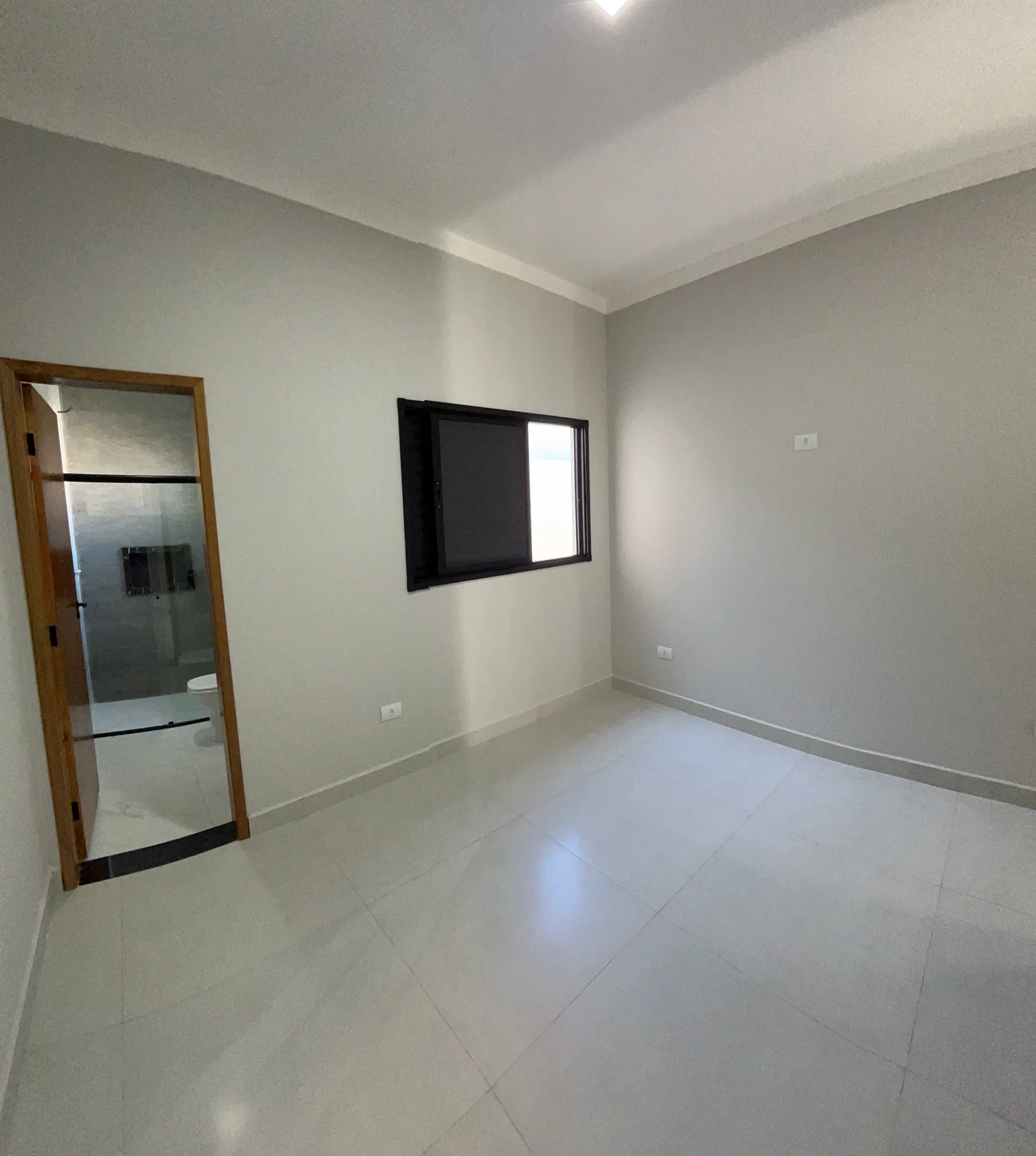 Casa com área gourmet e segurança completa à venda no Parque das Palmeiras – Pindamonhangaba/SP