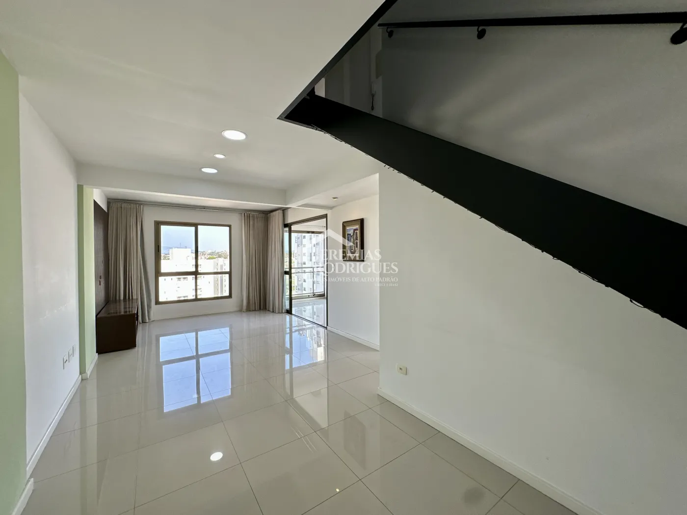 Apartamento com 3 dormitórios, 125 m² - Edifício Jabuticabeiras - Taubaté/SP.