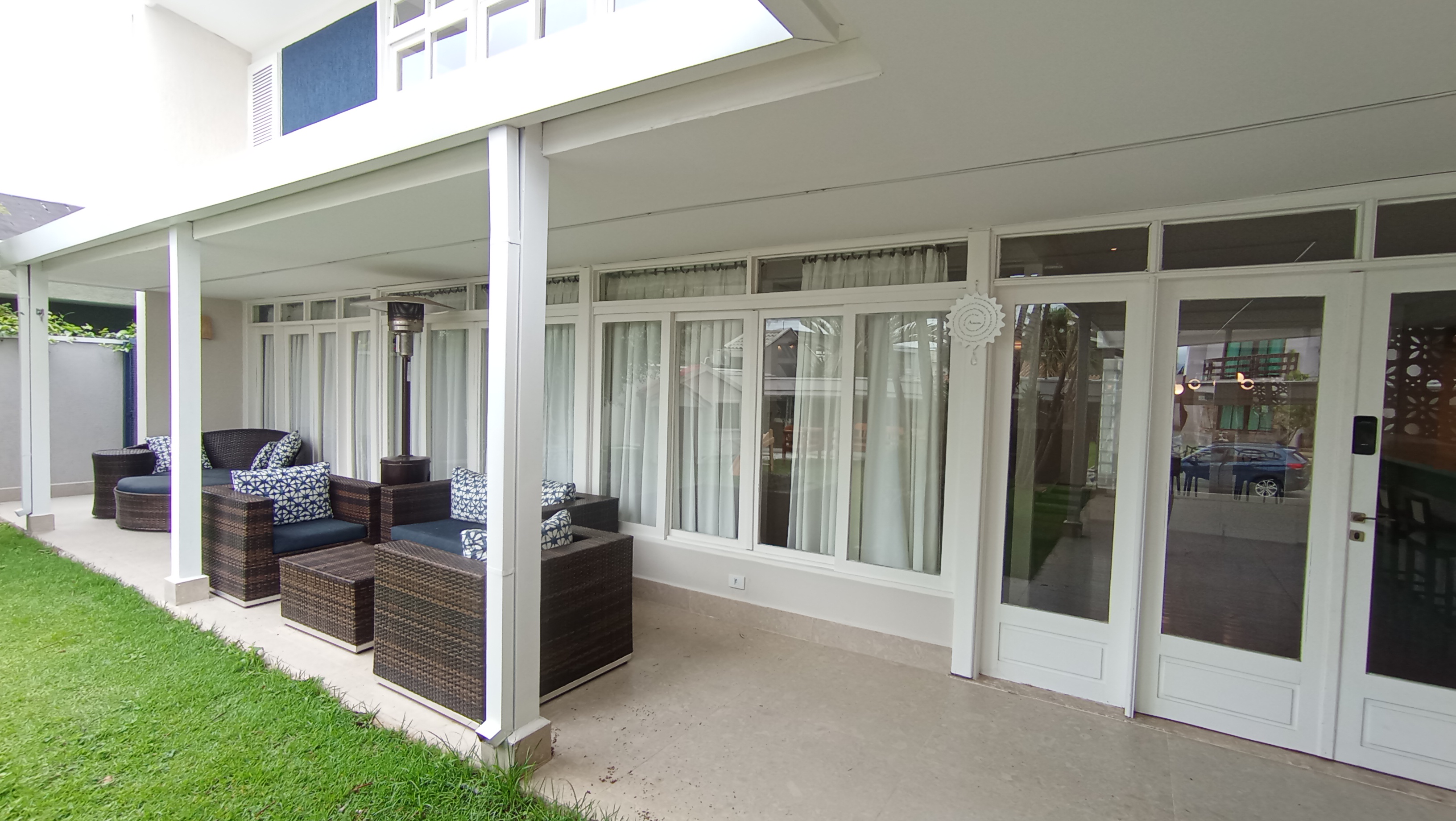 Casa à venda com 3 dormitórios no Condomínio Portal do Sol em Tremembé/SP.