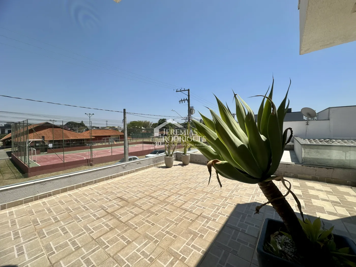 Casa para venda e locação com 3 dormitórios no Condomínio Tecoara em Taubaté/SP.