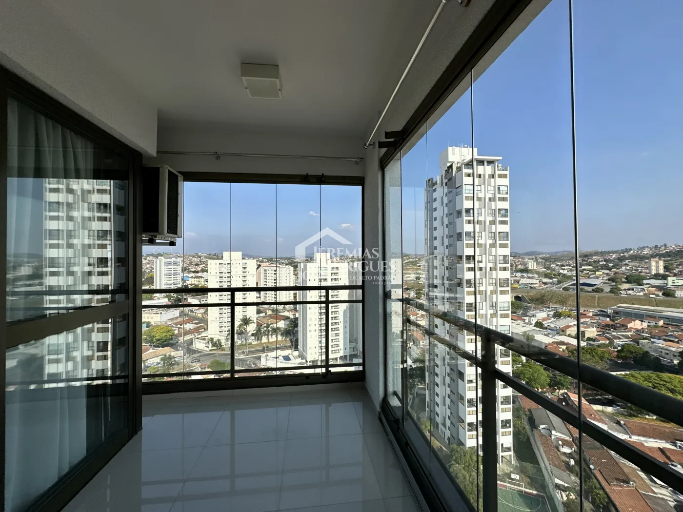 Apartamento com 3 dormitórios, 125 m² - Edifício Jabuticabeiras - Taubaté/SP.