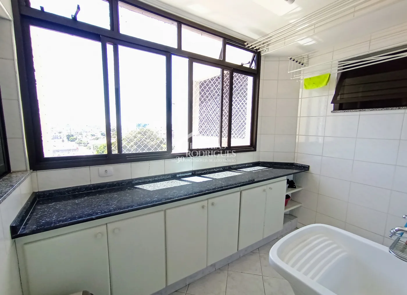Apartamento para venda com 2 suítes no Edifício Rosa Abirached em Taubaté/SP