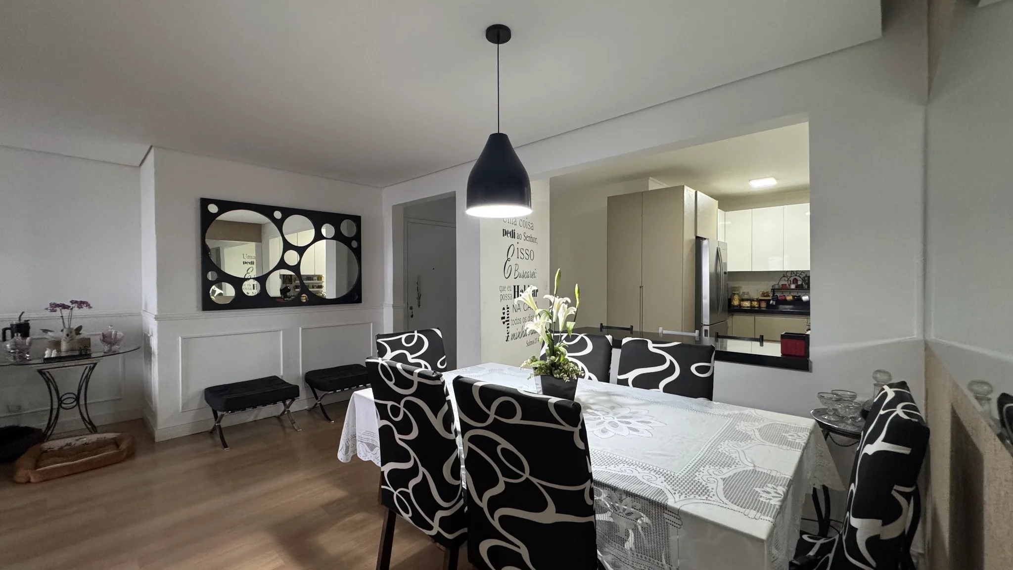 Apartamento à venda no Edifício Serra da Mantiqueira em Pindamonhangaba/SP. 