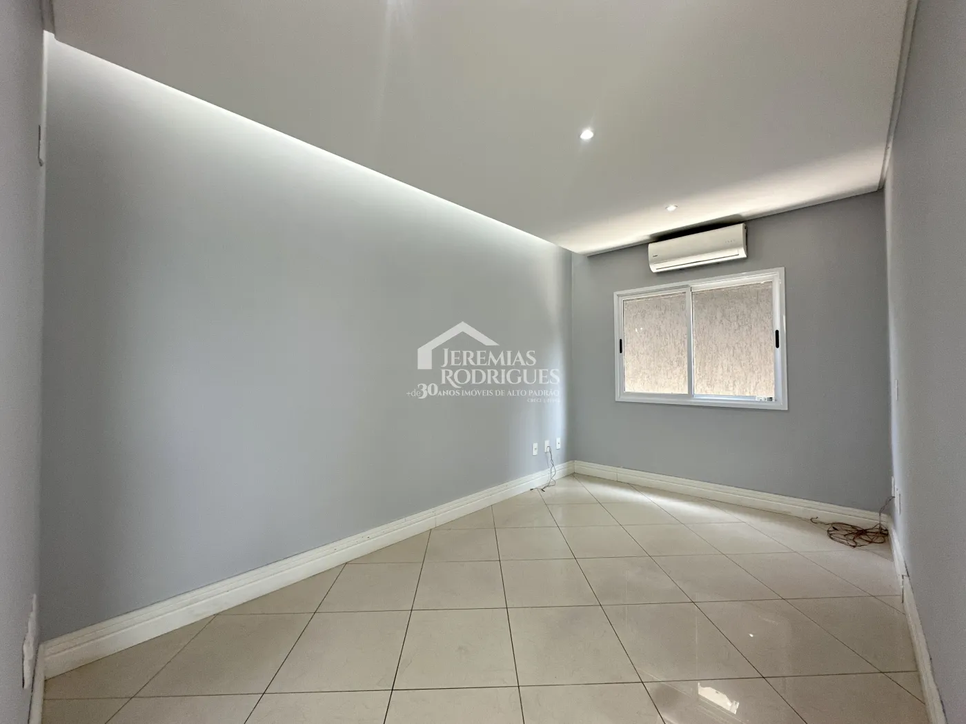 Sobrado com 3 dormitórios, 302 m2 - Condomínio Campos do Conde II - Tremembé/SP.