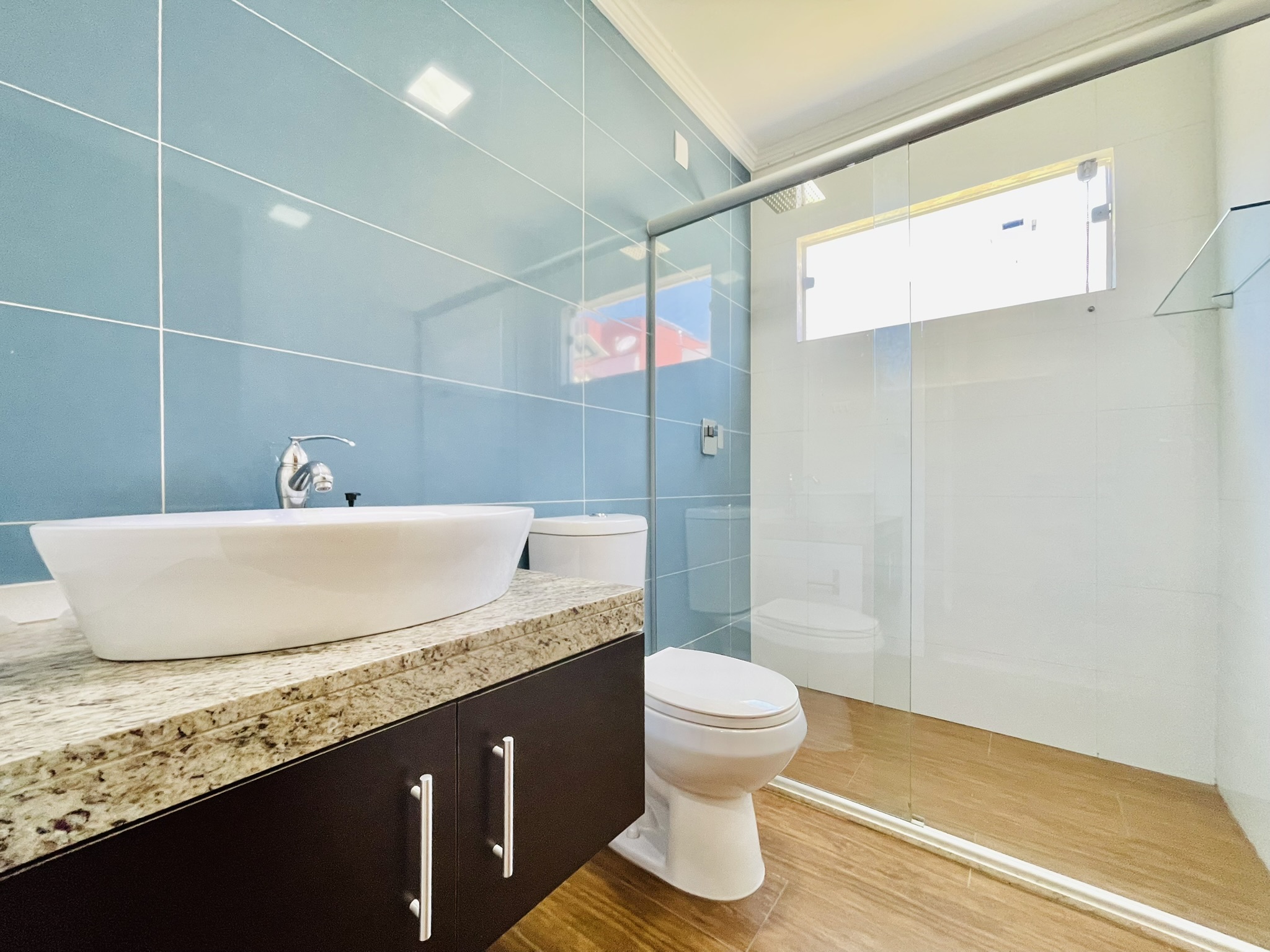 Casa à venda com 3 suítes no Condomínio Campos do Conde II em Tremembé/SP.