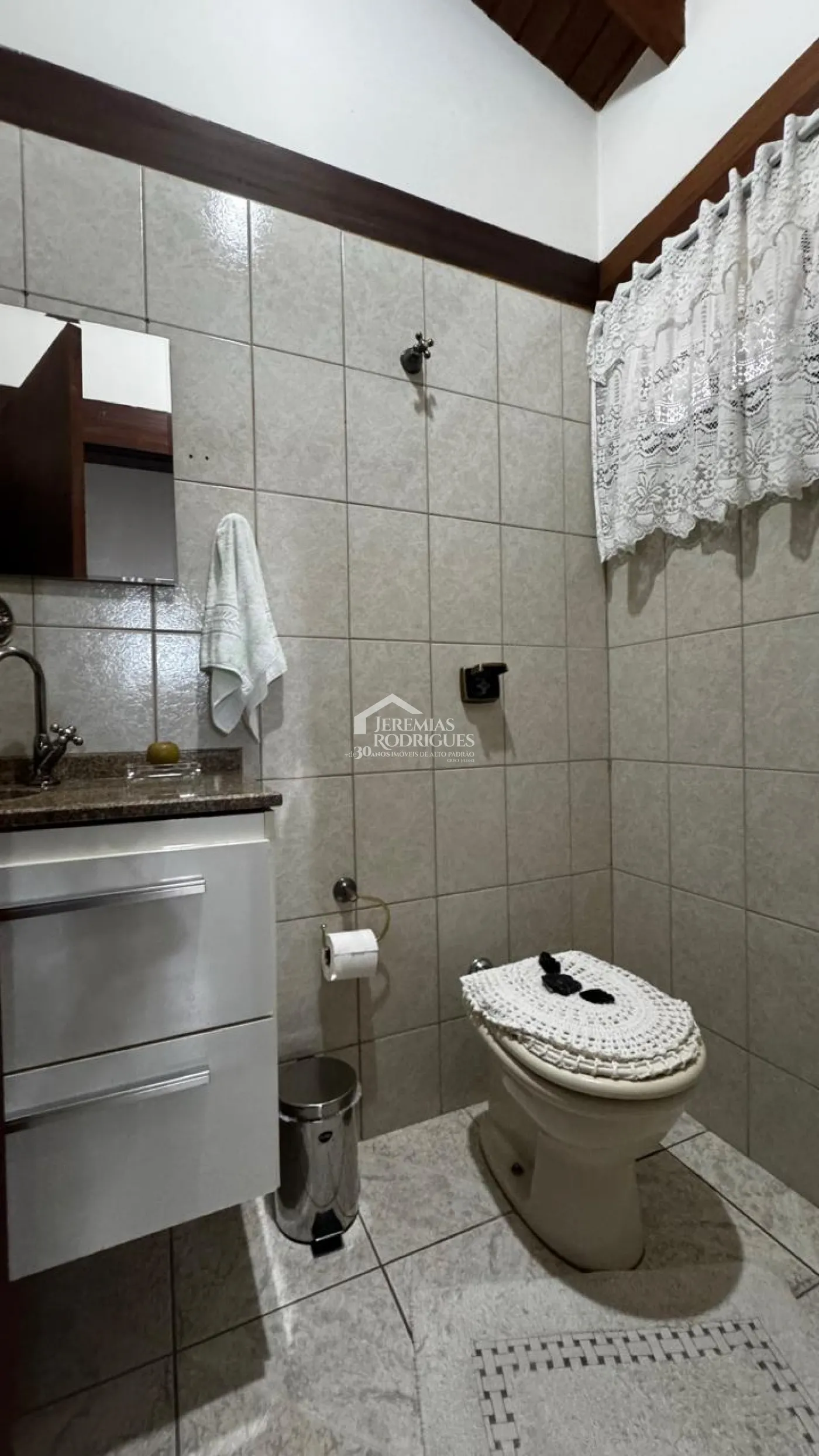 Casa à venda com 3 dormitórios no bairro Vila Rica em Pindamonhangaba/SP