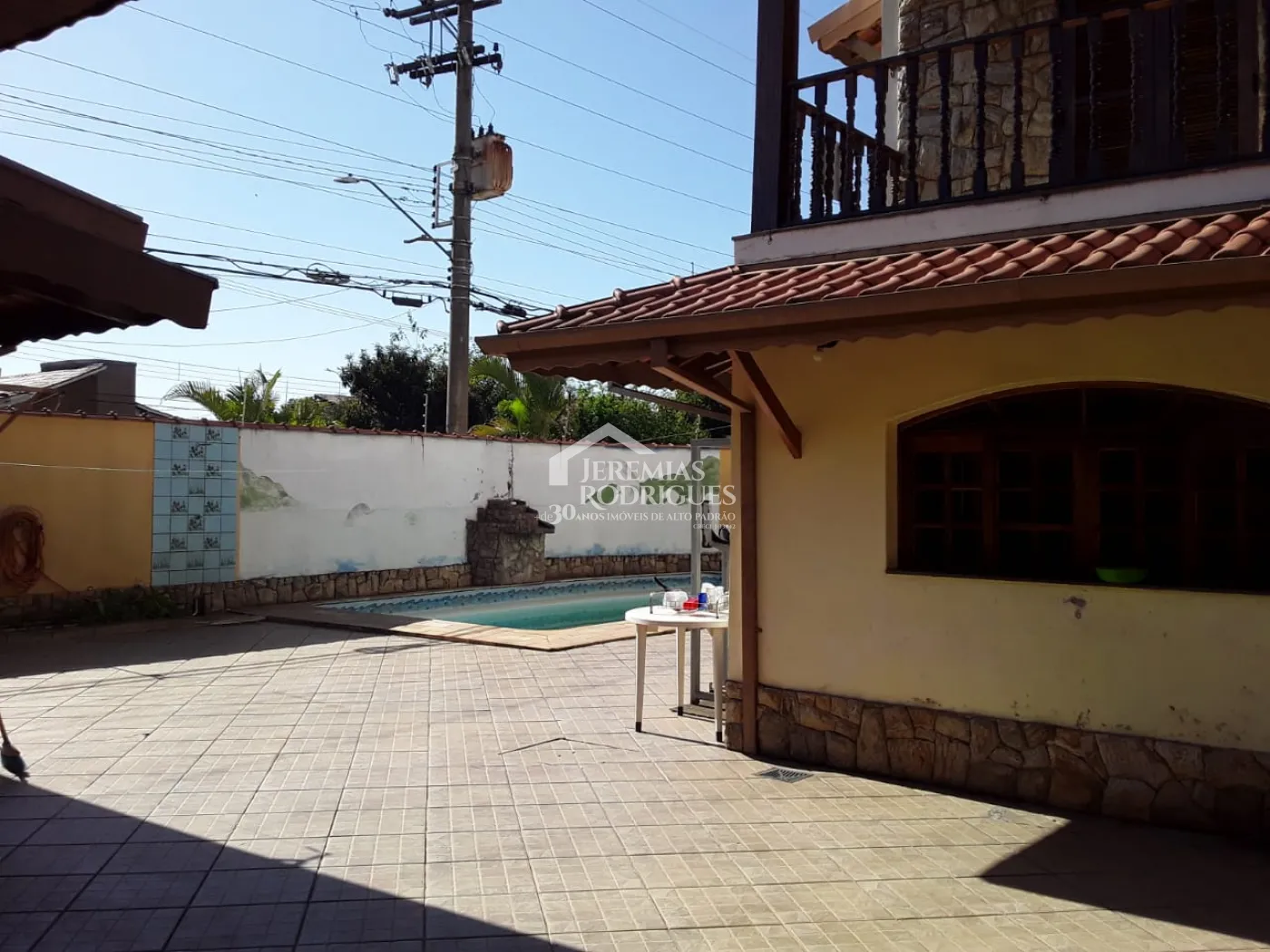 Casa sobradada à venda com 3 dormitórios no bairro Jardim Morumby em Taubaté/SP
