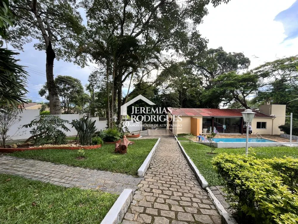 Chácara à venda com 2.000 m² no Condomínio Chácaras Cataguá, em Taubaté/SP.