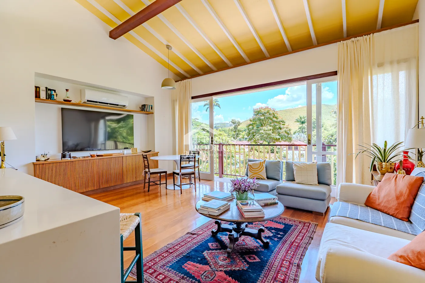 Fazenda à venda com 3.389.000,00 m² em Piraí/RJ.