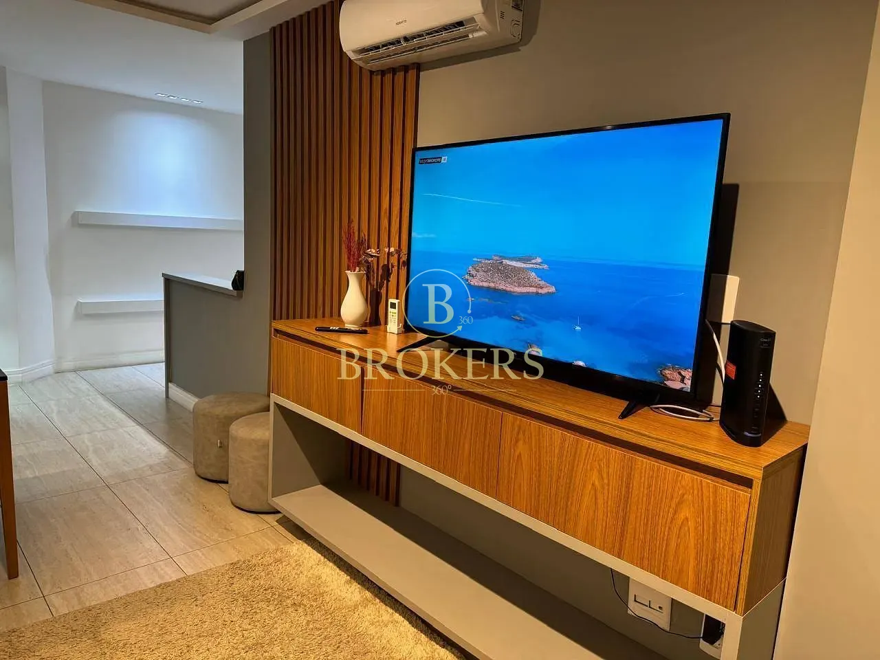 Apartamento a venda. Ipanema na quadra da praia! 2 quartos (1 suíte), varanda com vista mar, vaga,