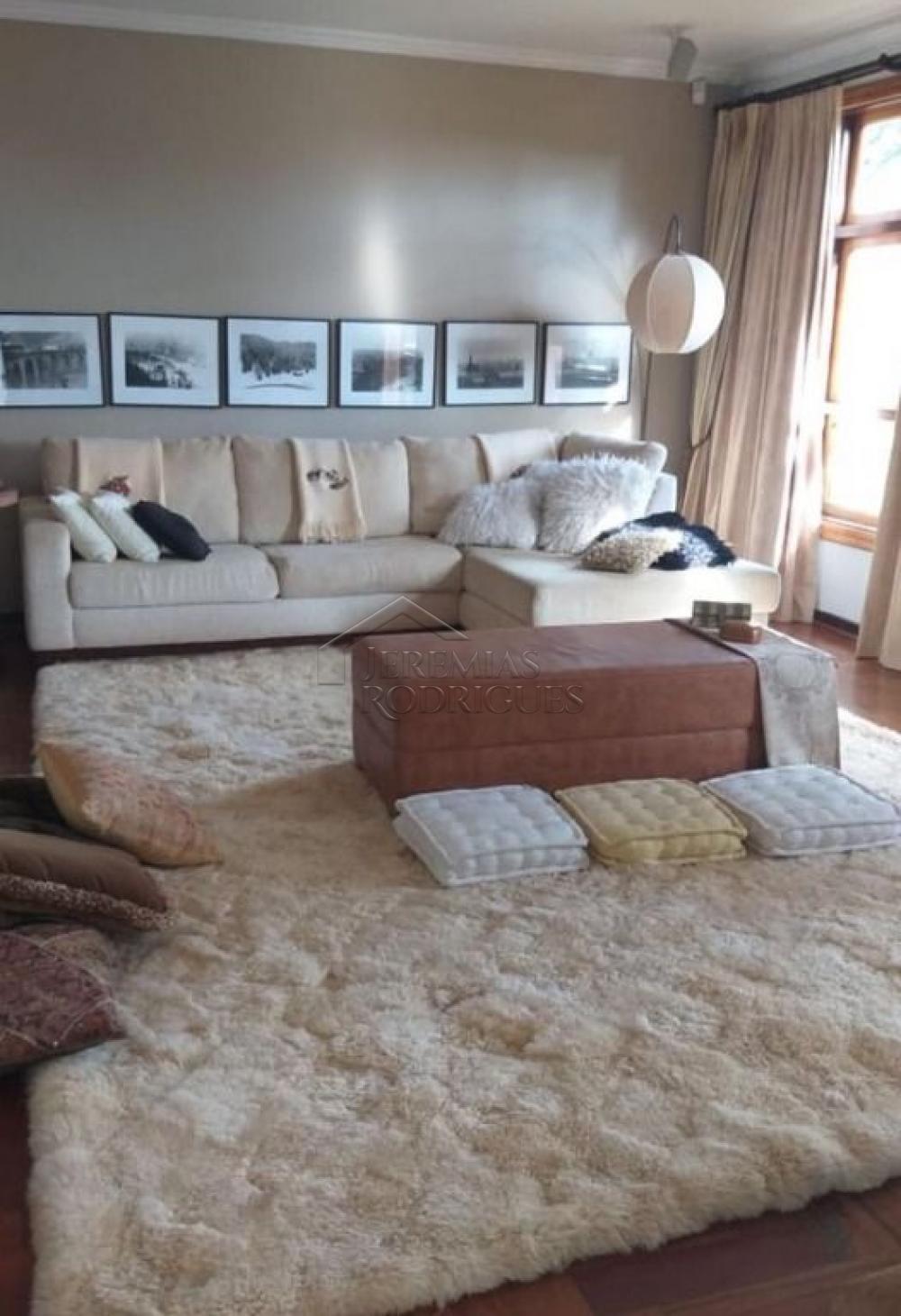 Casa à venda com 6 dormitórios no Alto Do Capivari em Campos do Jordão/SP.