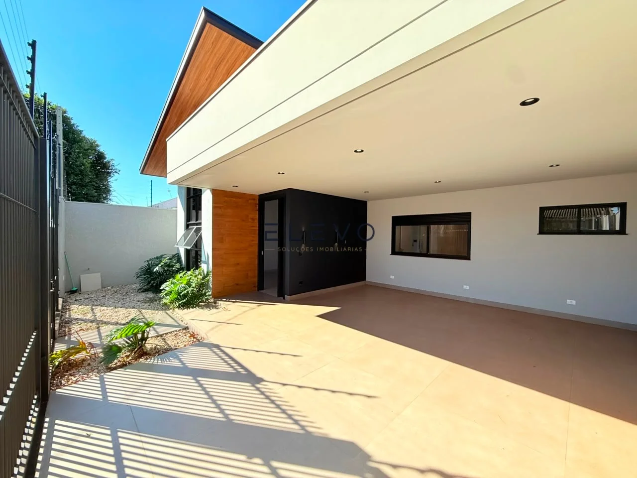 Casa Alto Padrão à Venda no Jardim Real | 3 Suítes, Automação Alexa e Piscina Aquecida