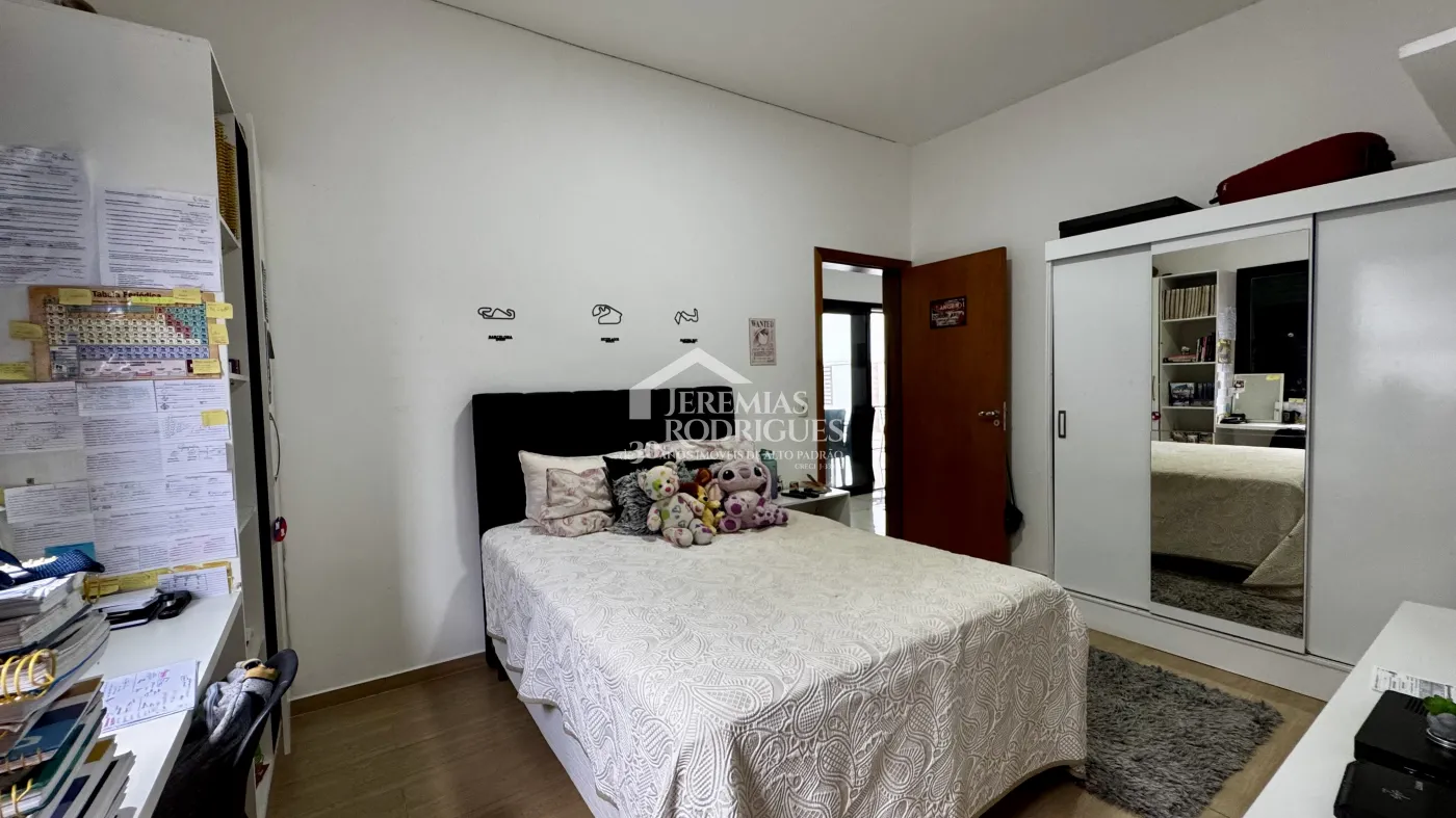 Casa à venda com 3 suítes no Condomínio Reserva dos Lagos em Pindamonhangaba/SP.