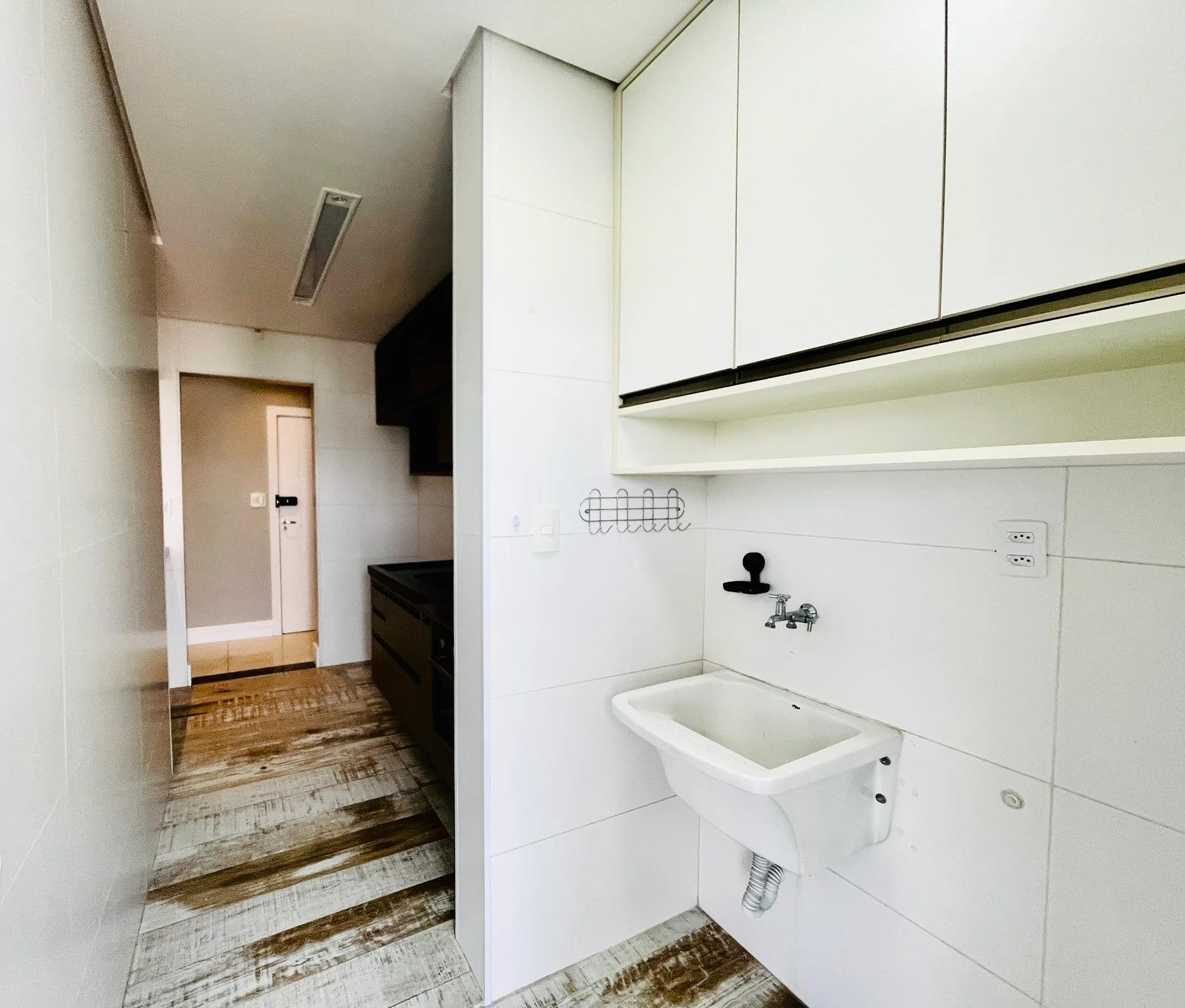 Cobertura duplex com 3 dormitórios no Condomínio Monte Castelo em  Taubaté/SP. 