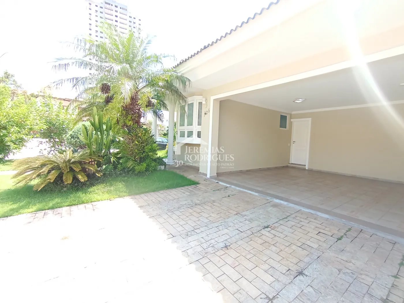 Casa para locação com 4 dormitórios no Condomínio Taubaté Village em Taubaté/SP.