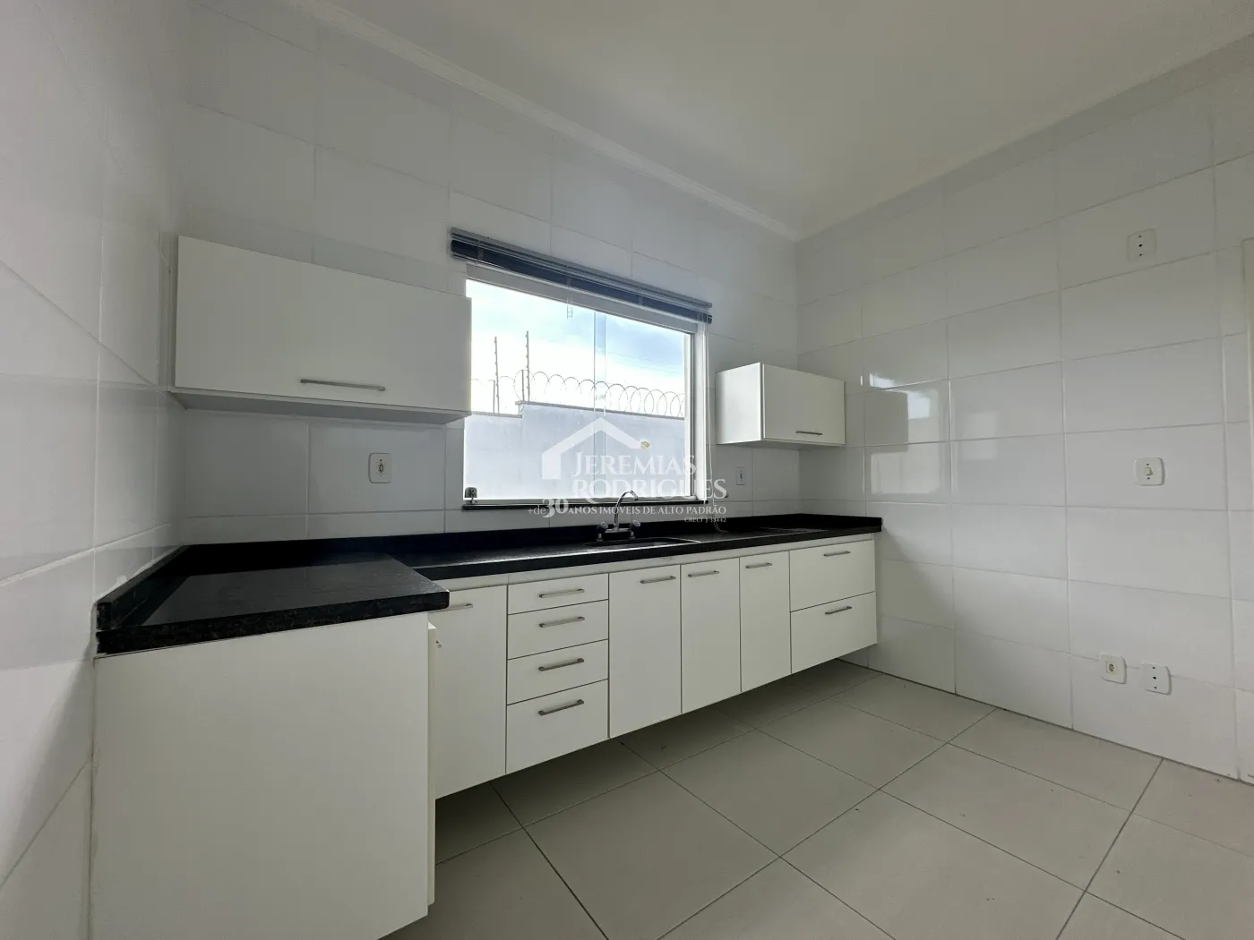 Casa para venda com 3 dormitórios no Condomínio Campos Do Conde I em Tremembé/SP