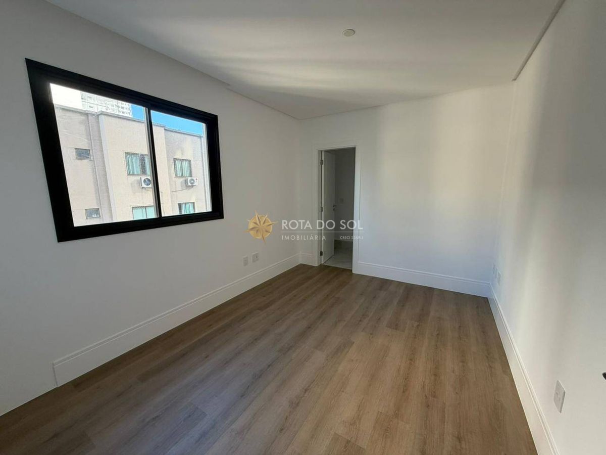 Maison Lafayette Apartamento Padrão Dallo com 4 Suítes em Meia Praia Itapema