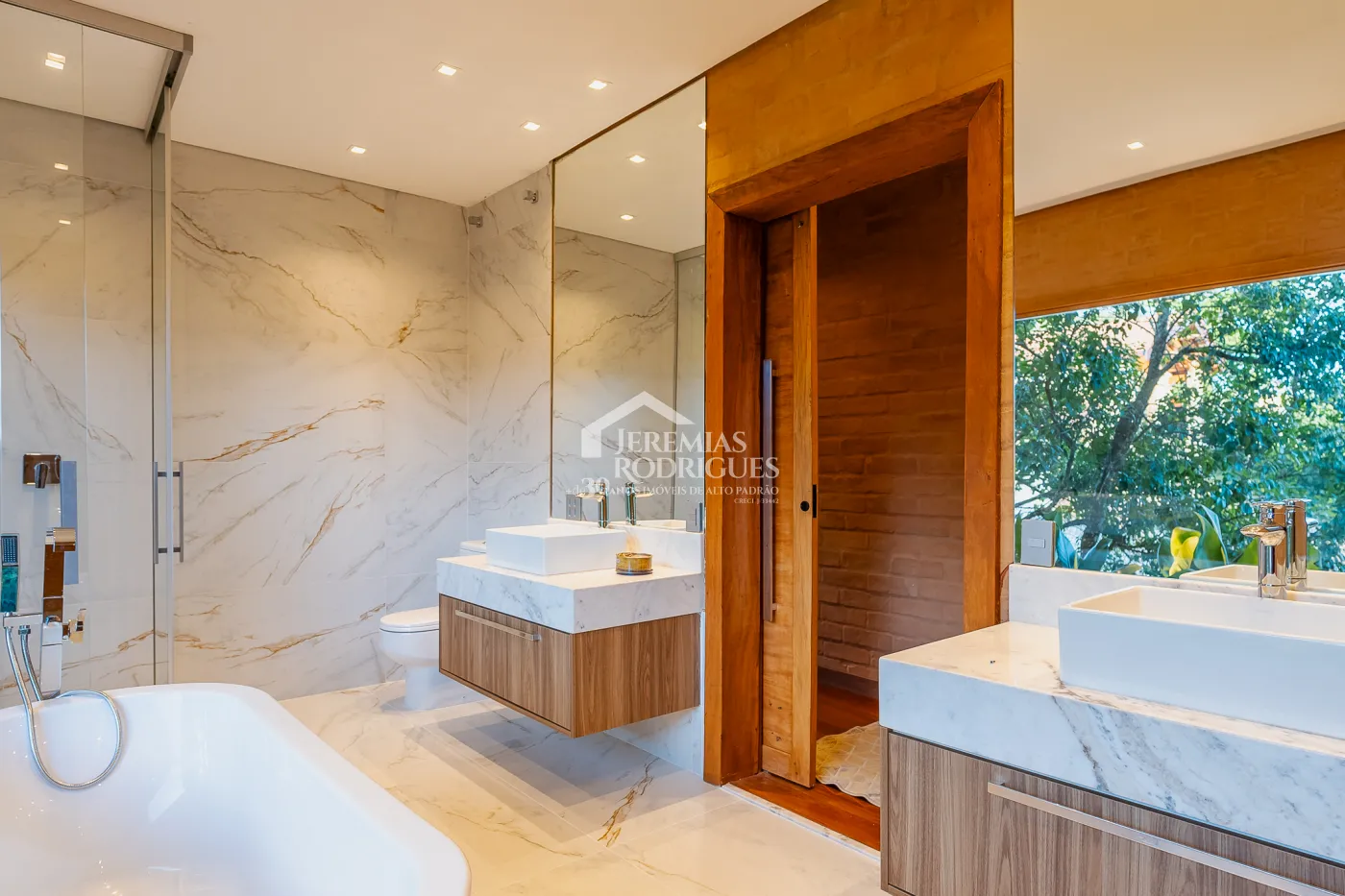 Casa com 4 suítes no condomínio Reserva Figueiredo em Campos do Jordão/SP