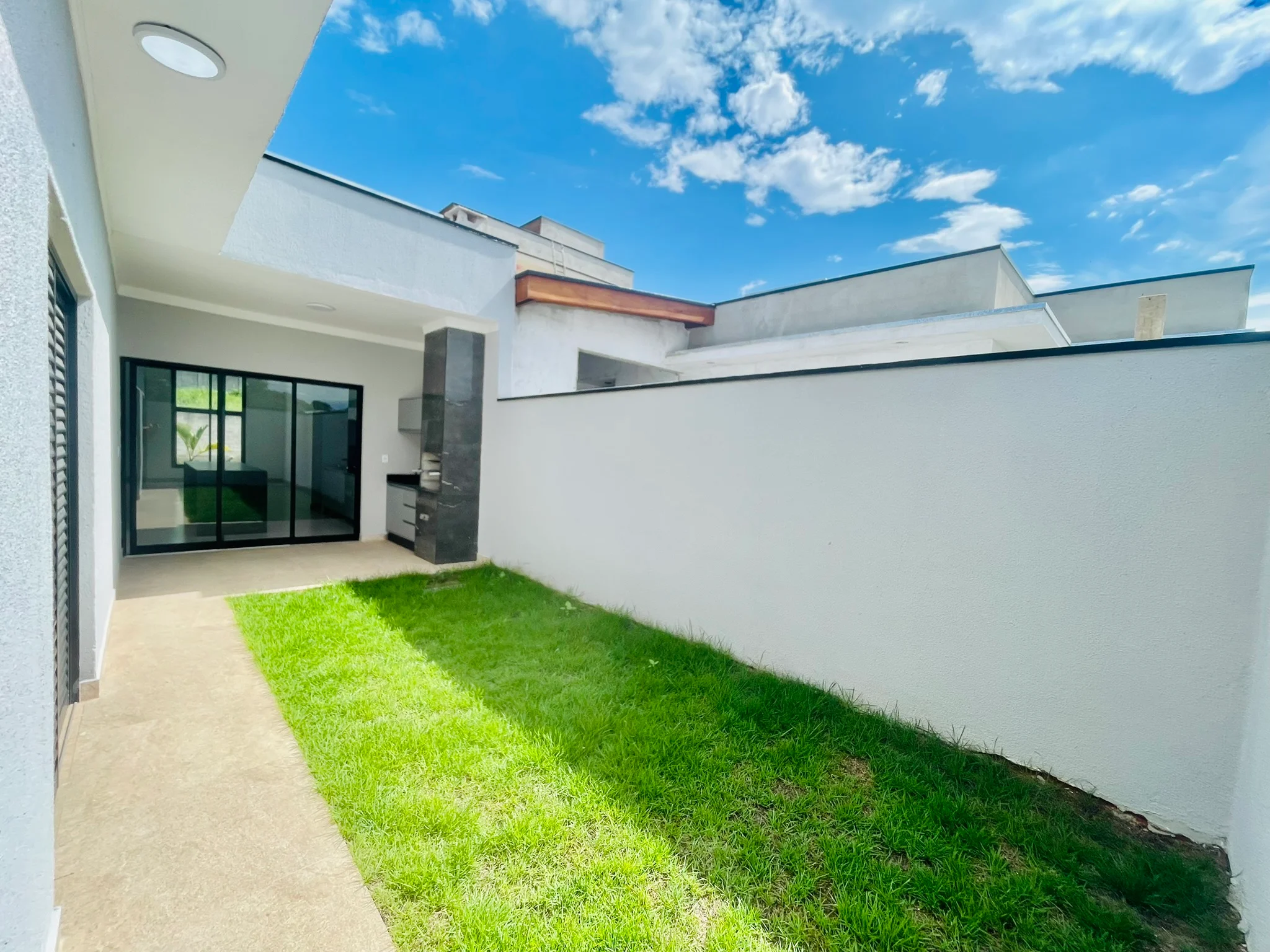 Casa para venda e locação, com 3 dormitórios no Condomínio Vila Romana em Pindamonhangaba/SP