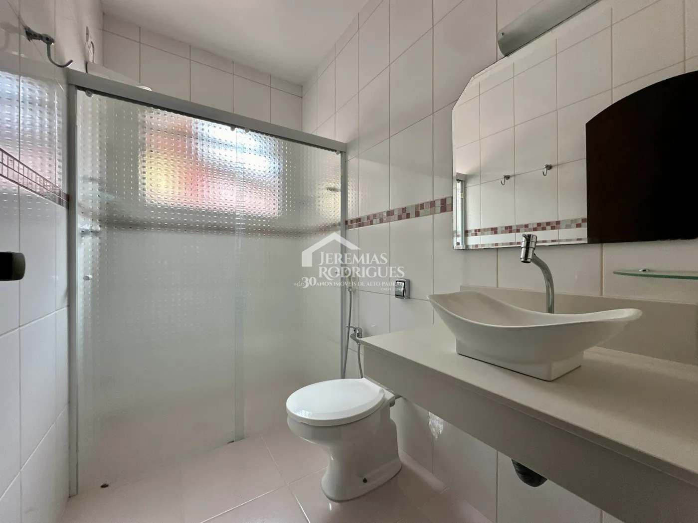 Casa para locação com 3 dormitórios no bairro Jardim Garcez em Taubaté/SP. 