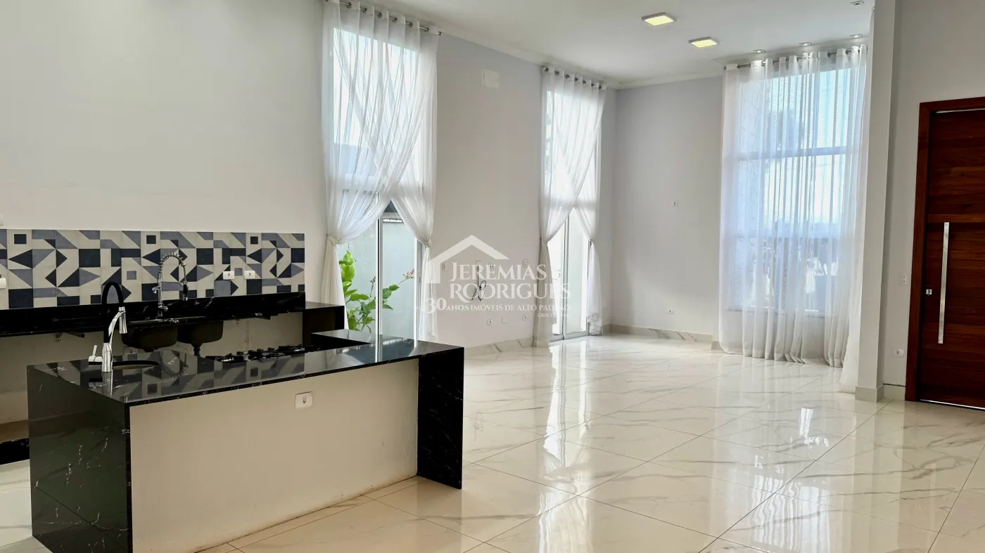 Casa para venda com 3 suítes no Condomínio Reserva dos Lagos em Pindamonhangaba/SP