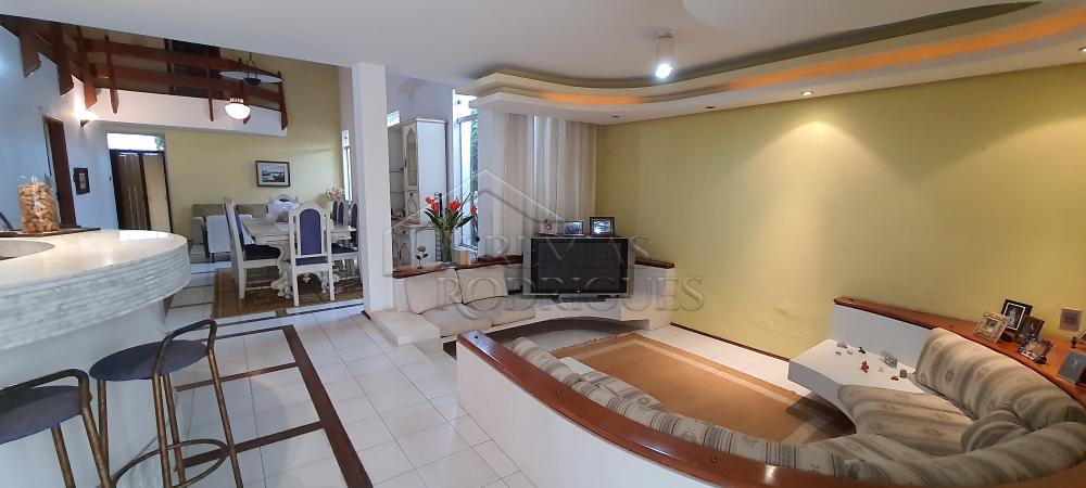 Casa à venda com 4 suítes no bairro Jardim das Nações em Taubaté/SP.