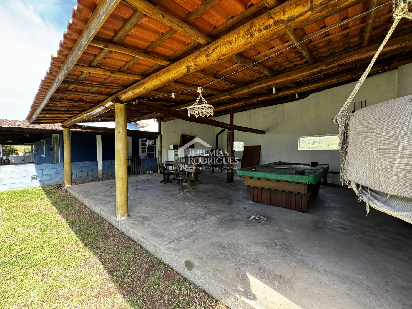 Sitio à venda com 5 dormitórios, 3,5 alqueires no bairro Cruz Pequena em Pindamonhangaba/SP