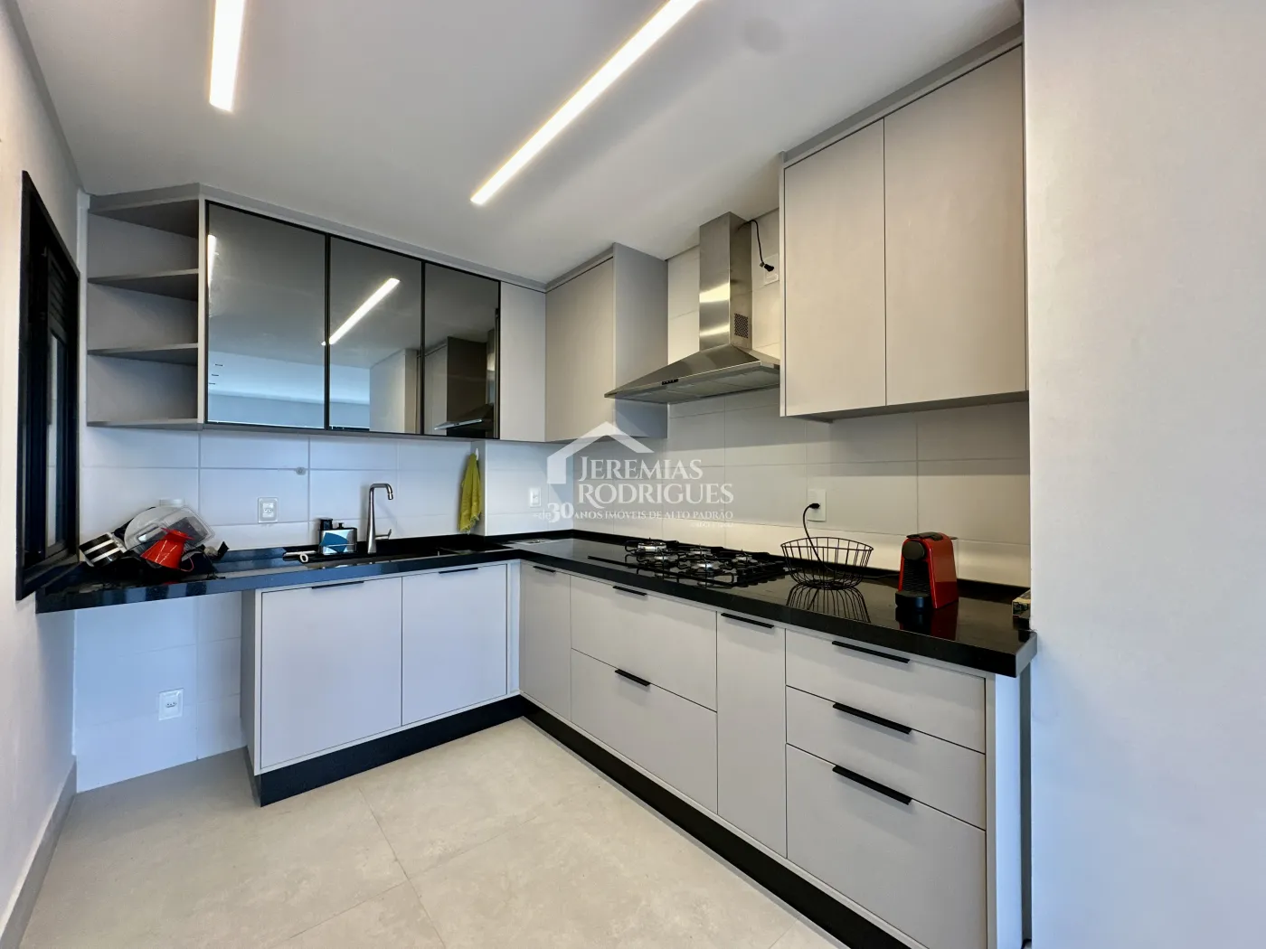 Apartamento à venda com 3 dormitórios, 109 m² no Edifício Lucca em Taubaté/SP