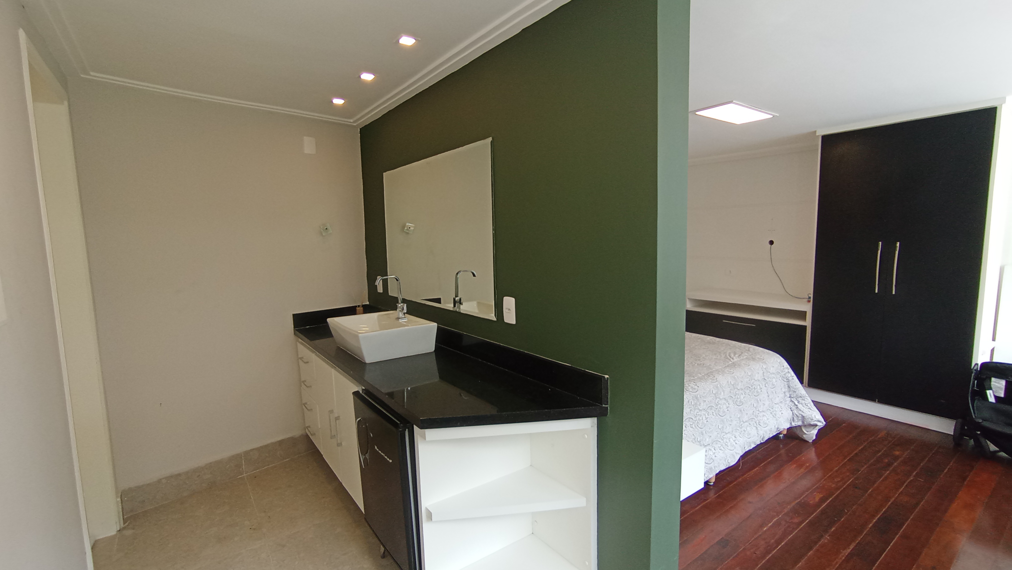 Casa à venda com 3 dormitórios no Condomínio Portal do Sol em Tremembé/SP.