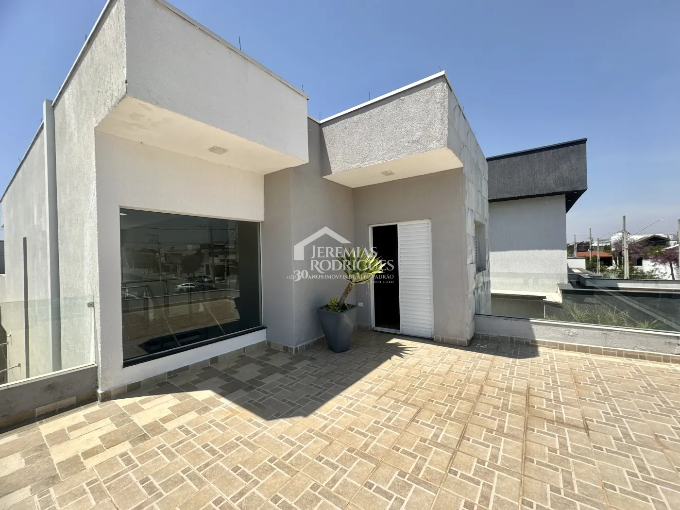 Casa para venda e locação com 3 dormitórios no Condomínio Tecoara em Taubaté/SP.