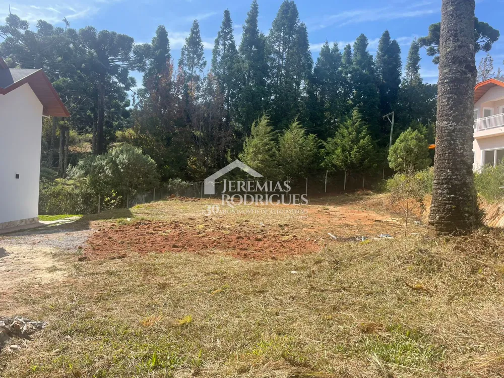 Terreno com 1.300 m² - Condomínio Villagio Baronesa - Campos do Jordão/SP.