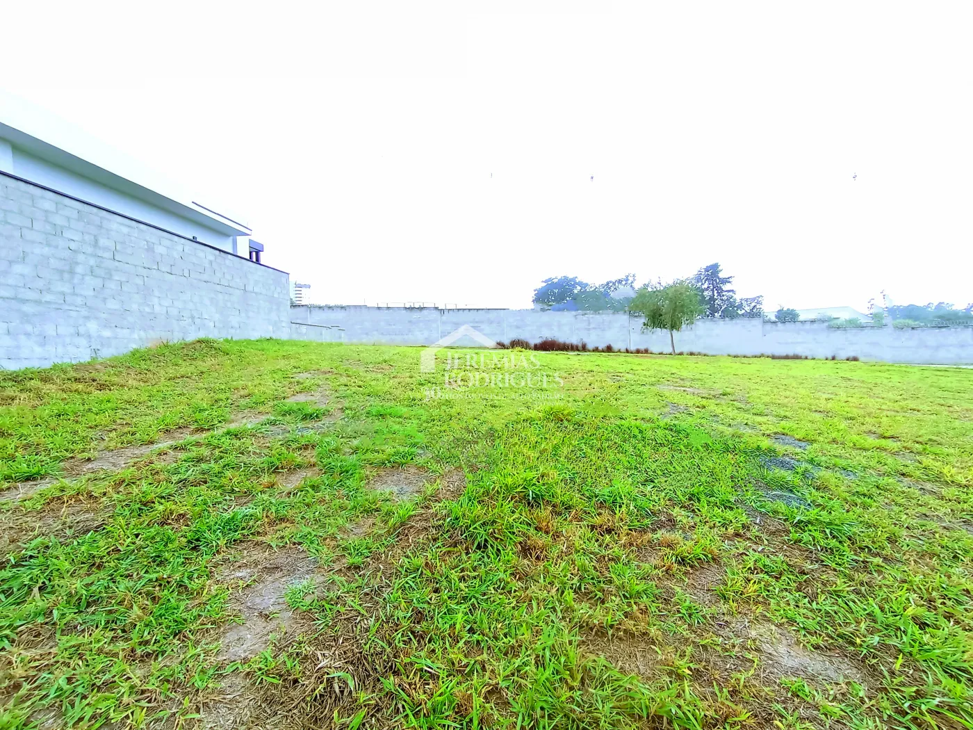 Terreno à venda com 290 m² no Condomínio Bosque do Imperador em Pindamonhangaba/SP.