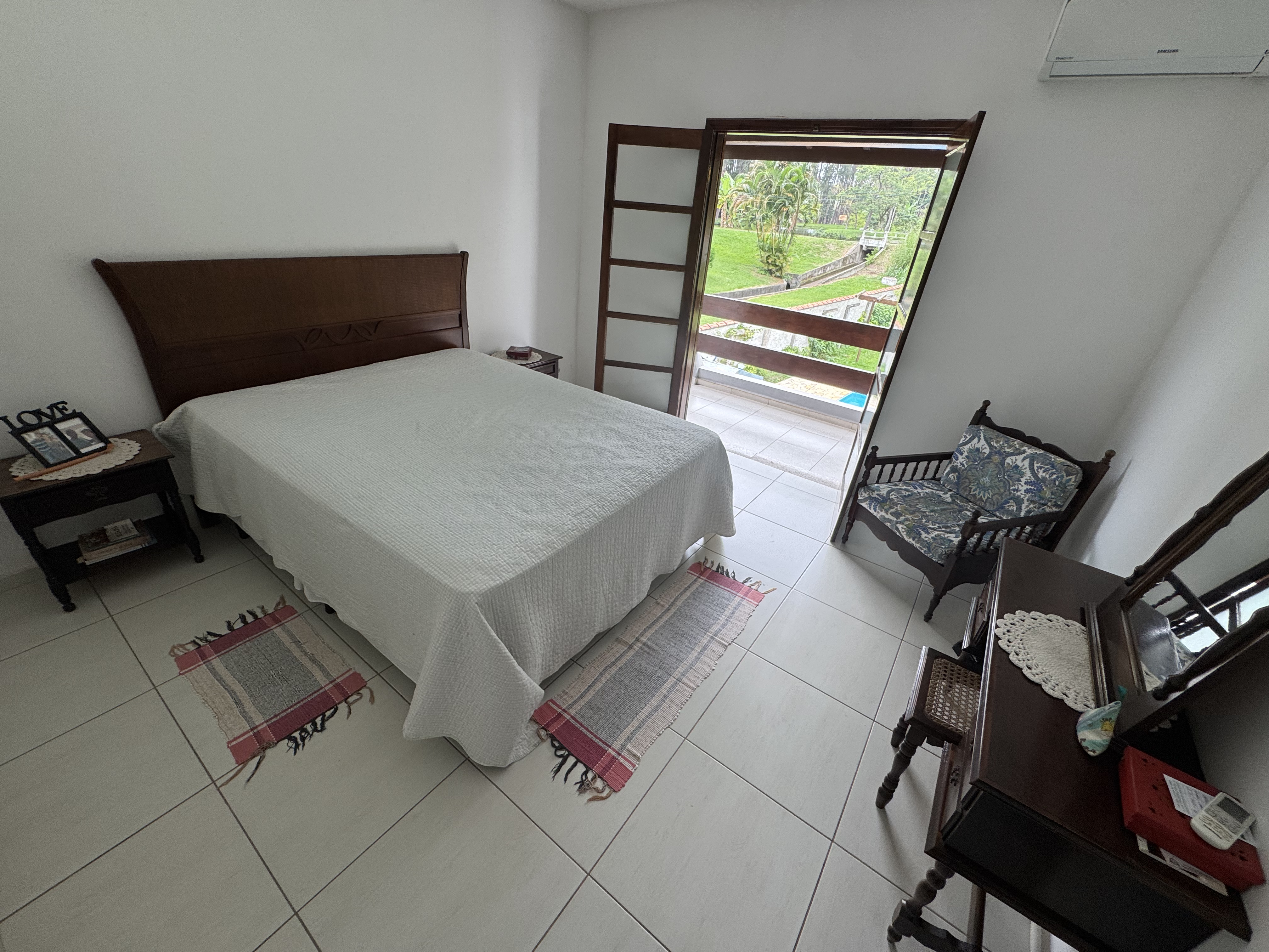 Casa à venda com 3 dormitórios no Condomínio Village Paineiras em Pindamonhangaba/SP.