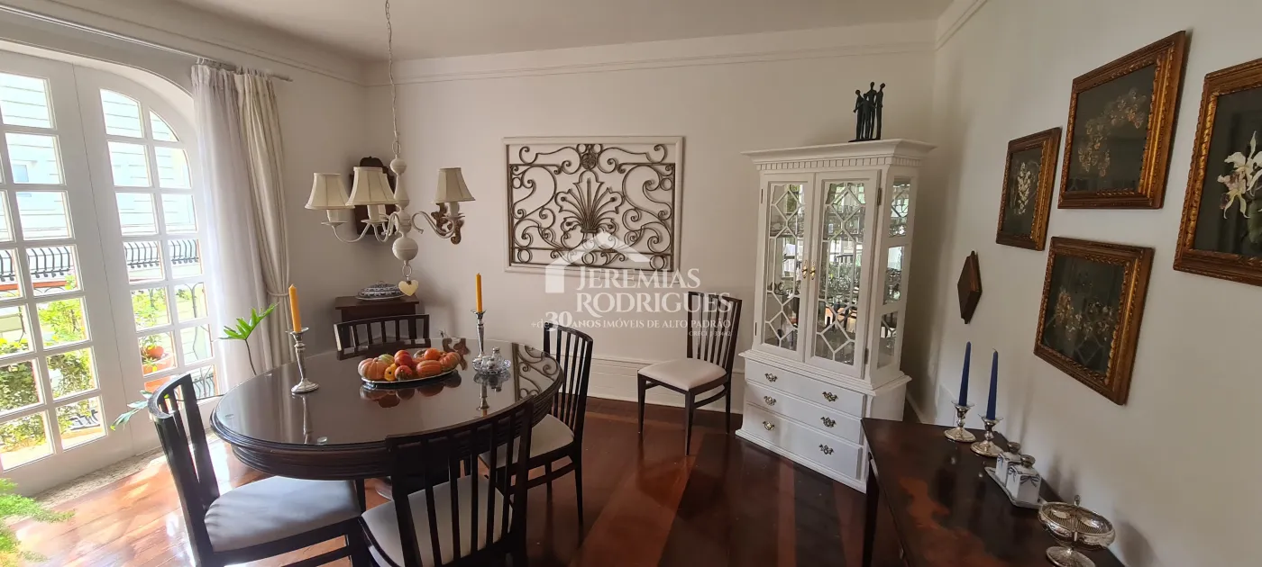 Apartamento à venda com 4 suítes no Edifício Evergreen em Campos do Jordão/SP