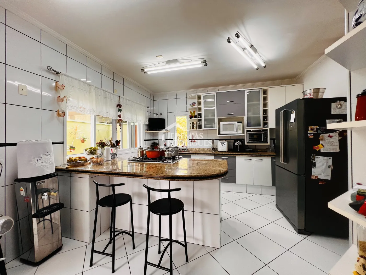 Casa com 4 dormitórios, 305 m² - Condomínio Taubaté Village - Taubaté/SP.