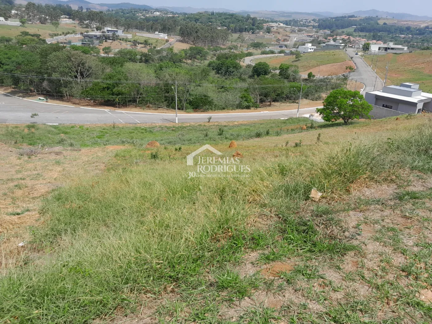 Terreno à venda com 630 m² no Condomínio Campos do Conde em Taubaté/SP.