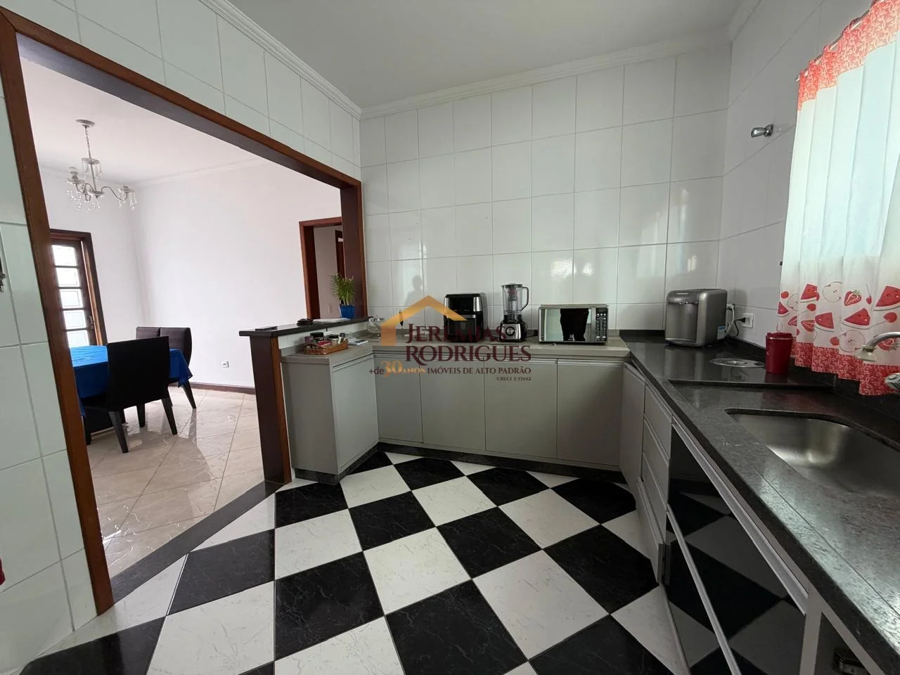 Casa à venda no Condomínio Real Ville em Pindamonhangaba/SP.