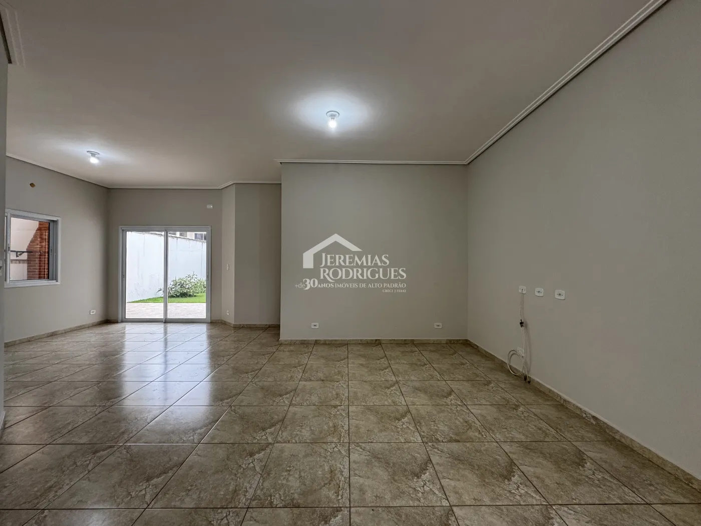 Casa para venda e locação com 3 suítes no Condomínio Real Ville em Pindamonhangaba/SP