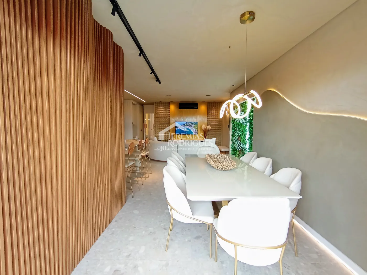 Apartamento à venda com 3 dormitórios, 117 m² no Condomínio Tríade Century Plaza em Taubaté/SP.