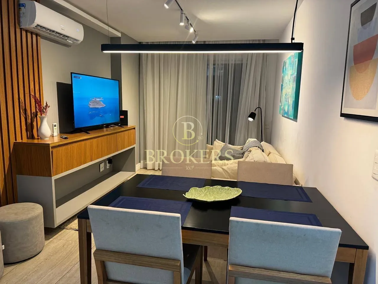 Apartamento a venda. Ipanema na quadra da praia! 2 quartos (1 suíte), varanda com vista mar, vaga,