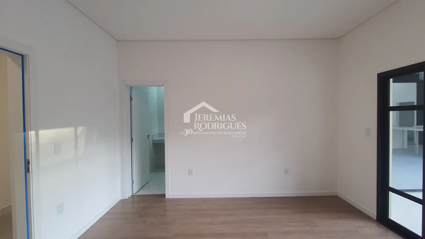 Casa à venda com 3 suítes no Condomínio Chácaras Cataguá em Taubaté/SP.