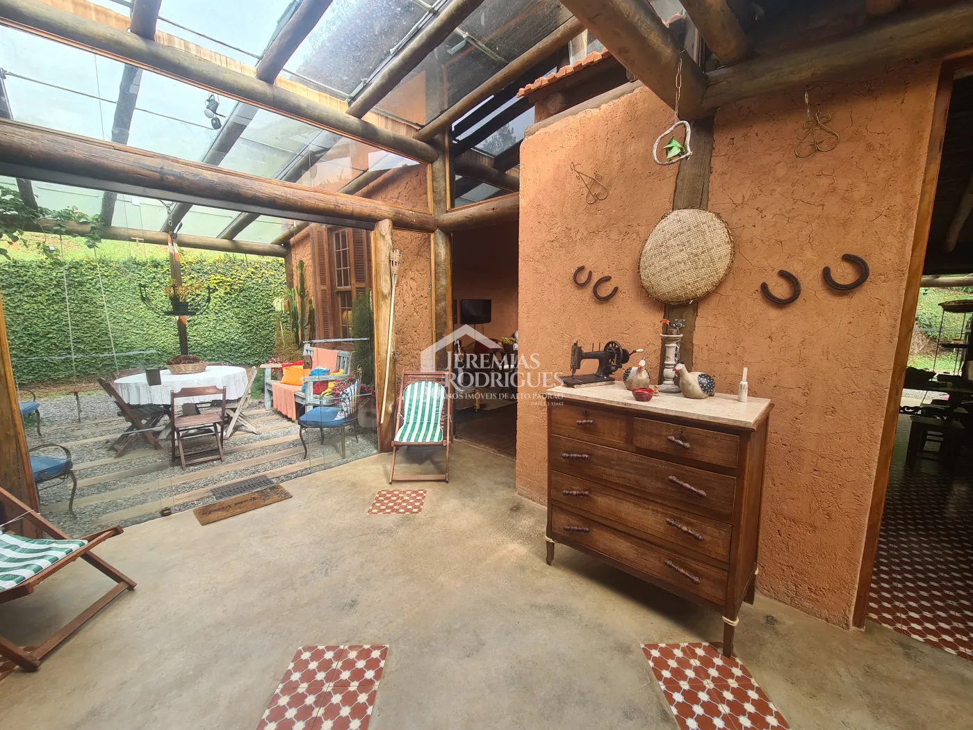 Chácara à venda com 400 m² no bairro Santa Cruz em Santo Antônio do Pinhal/SP.