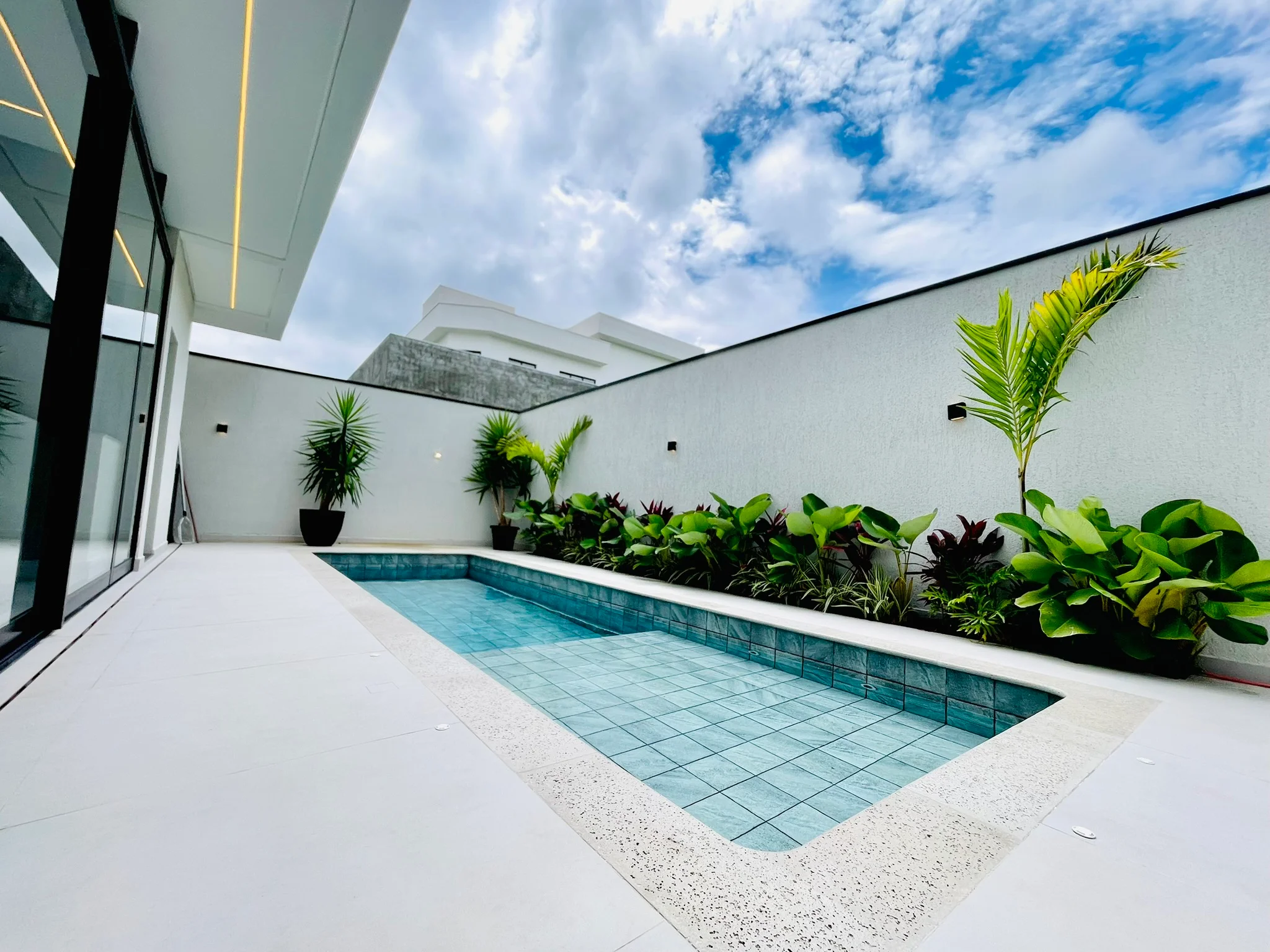 Casa à venda com 4 dormitórios no Condomínio Cyrela Landscape em Taubaté/SP. 