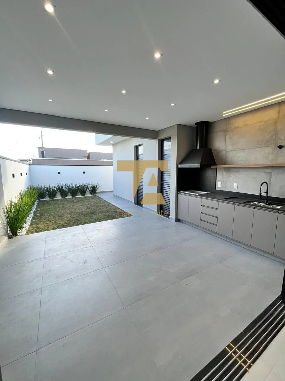 Casa Térrea com 3 Suítes e Fachada Contemporânea – Condomínio Pérola do Vale, Tremembé/SP